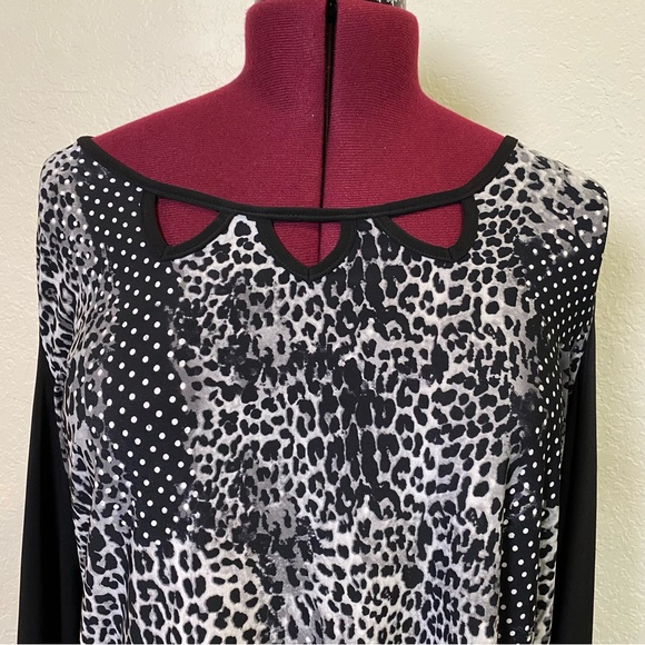 Susie in The City | Black and White Leopard Blouse with Black Cover up 2X 📓 - Picture 4 of 12